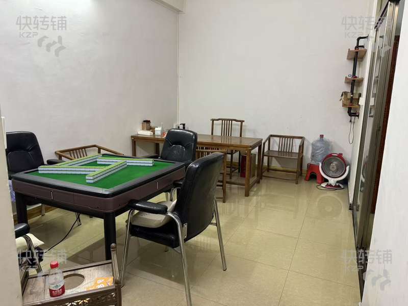 南城西平板嶺西路‘生鮮超市’轉讓【森林湖高端小區、出入口位置、UCC寫字樓、生意穩定、人流集中】