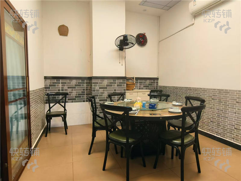 厚街汀山‘火鍋店’轉讓，可外擺【處美食一條街、周邊都是工廠、住宅、前面不遠是汀山廣場】