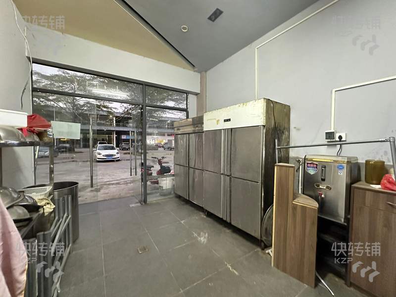 急轉麻涌椰林山莊夜宵火鍋店轉讓【處于夜市街，旁邊酒吧、KTV、酒店，對面小區，外擺區域大，停車方便】
