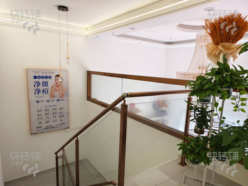 寮步‘香市路’美容院轉(zhuǎn)讓【多個(gè)高端小區(qū)圍繞、常到店會(huì)員100+、質(zhì)量高、充足免費(fèi)停車位】