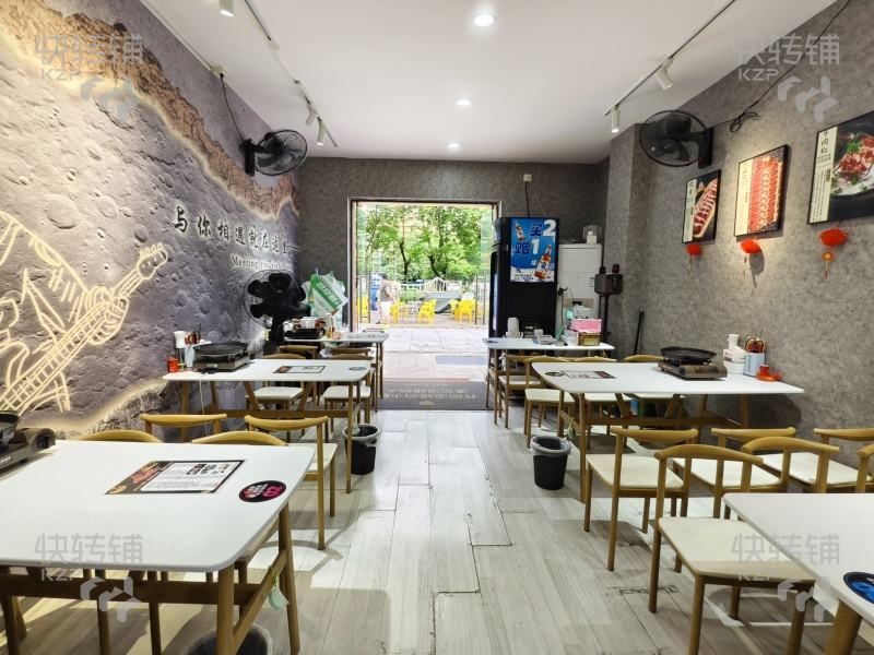樟木頭中惠香樟綠洲‘烤肉店’轉(zhuǎn)讓【萬(wàn)人成熟小區(qū)底商、對(duì)面加州陽(yáng)光海岸花園、穩(wěn)定客源】
