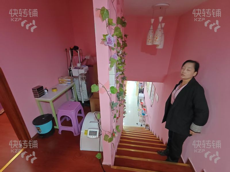 鳳崗雁田水布‘美容美妝店’轉(zhuǎn)讓，可空鋪轉(zhuǎn)【處商業(yè)中心、多個商業(yè)廣場、前店后院格局、益禾堂和蜜雪旁】