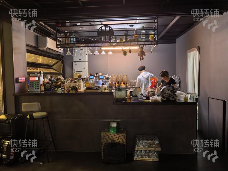 寮步荔苑路‘東莞銀行籃球中心’咖啡飲品店轉(zhuǎn)讓【路口交匯處、人口密集、演唱會以及比賽時間人流不斷】