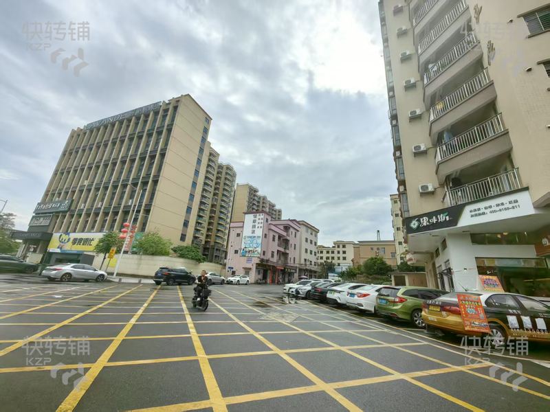 虎門‘九龍購(gòu)物中心’奶茶店轉(zhuǎn)讓/可空鋪轉(zhuǎn)【十字路口，大轉(zhuǎn)角位置，經(jīng)營(yíng)5年，夜市街，外擺區(qū)大】