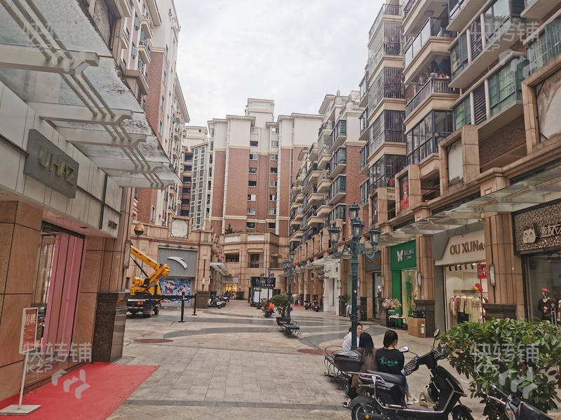 3万+急转）火炬张家边 金汇广场 临街商铺（JLN.柚子女装）经营女装利润客观，租金便宜，设施齐全，客源稳定，客流量大地段，人口密集商圈。装修精美保养新，接手即可营业，也可空转，价格可谈，适合：美妆行业，童装，鞋店等行业，欢迎过来考察！