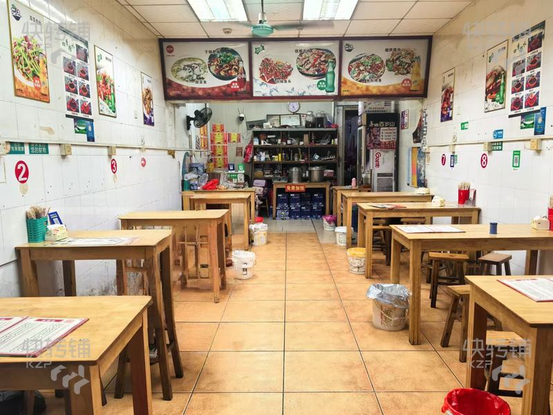 低價急轉 東坑東興中路‘四季廣場對面’木桶飯轉讓 可空轉 【鎮中心熱鬧街，人流量大，對面天虹，后面萬和，一棟三層樓，適合做任何行業】