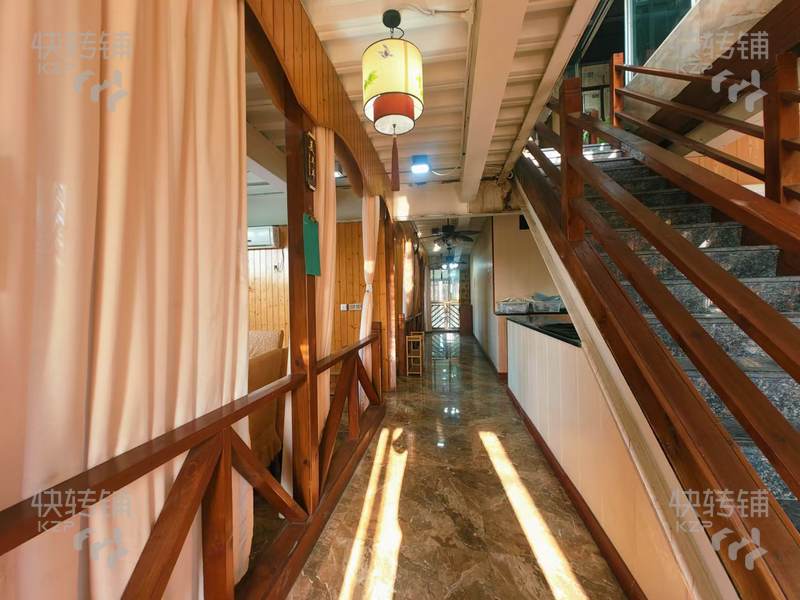 麻涌沿江西一路‘海南羊莊‘空鋪轉讓【多年老店、正對面新華學院、夜市街、聚集餐飲、酒吧、桌球等】