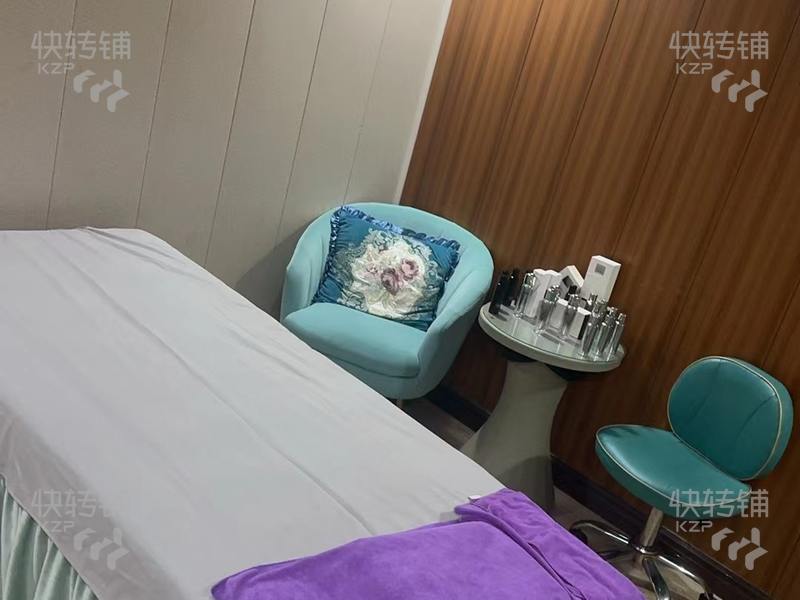 高埗高端美容院轉(zhuǎn)讓【高端小區(qū)、對(duì)廣頤龍灣廣場(chǎng)、拓展客戶方便、會(huì)員穩(wěn)定200+】