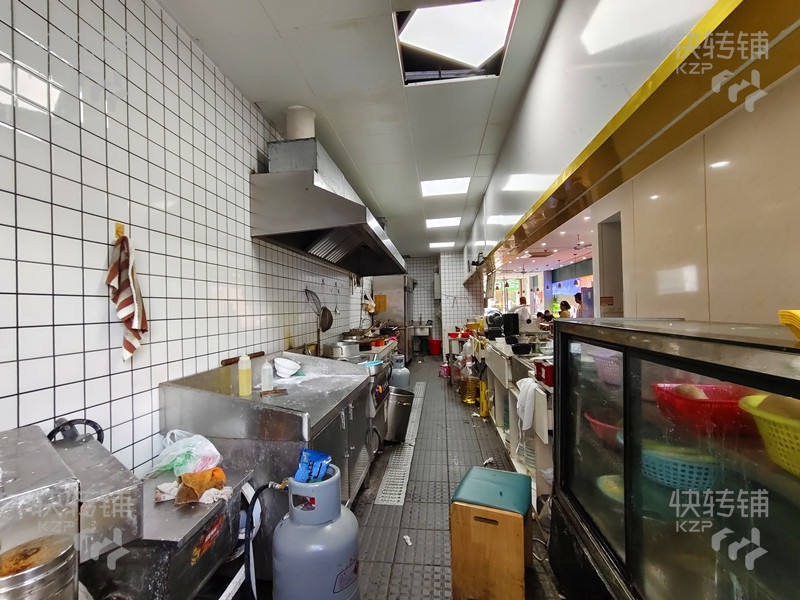 南城三元路‘牛肉面館’轉讓【精裝修、近旺南世貿、周邊寫字樓密集、住宅樓多、客人消費能力強、營業額穩定】