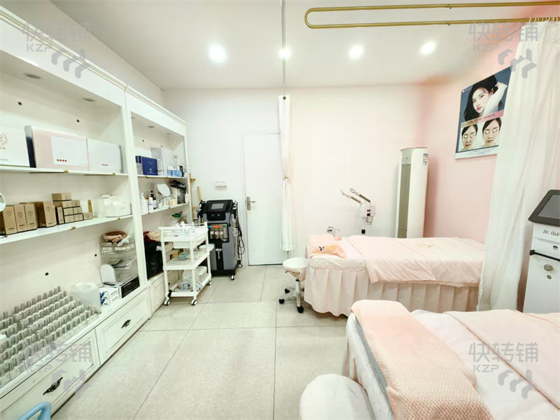茶山盧邊商業廣場‘美容店’轉讓，可空鋪轉【微信客源500+，旁邊茶園商場，盧邊市場，美食步行街，晚上是夜市街】