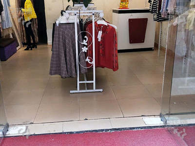 湖溪大道服装店铺转让