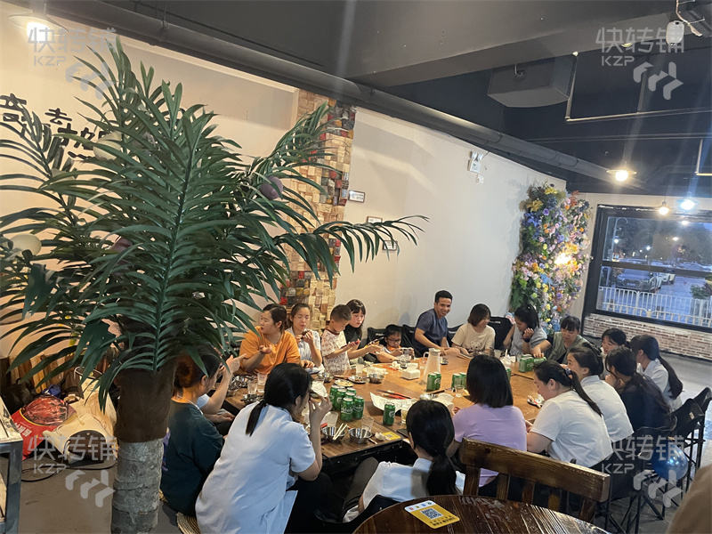 鳳崗‘錦龍小區’日咖夜酒、休閑餐吧轉讓【周邊全是高端小區，富人區，適合各種餐飲項目入駐】