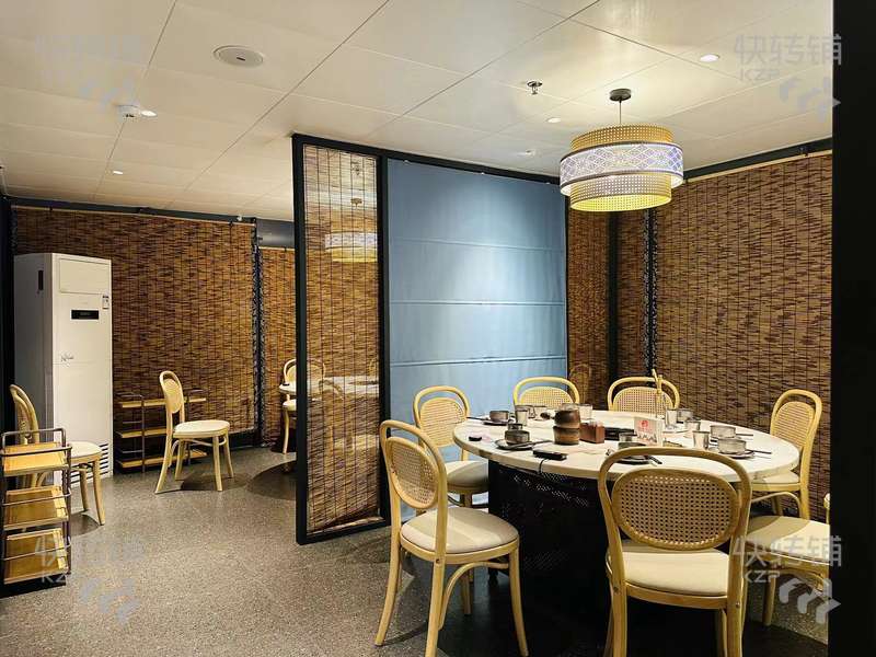 厚街廣場旁加盟餐飲店轉(zhuǎn)讓【廣場出入口位置、全新裝修、上下兩層、經(jīng)營不限餐飲行業(yè)、重投入撿漏價(jià)】