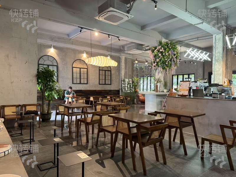 東城石井路工業風咖啡店轉讓【周圍都是大型住宅小區，旁邊有市場、寫字樓、酒店、幼兒園學校等，停車方便】可空轉