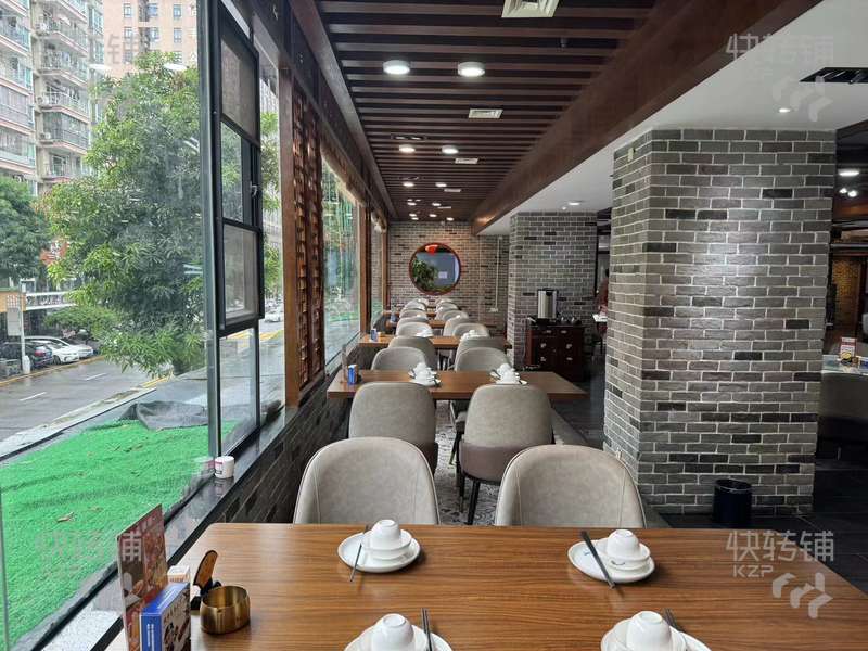 東城怡豐路餐廳轉(zhuǎn)讓【全新精美裝修，商業(yè)中心街鋪，大型住宅小區(qū)，寫字樓環(huán)繞，消費(fèi)能力強(qiáng)】
