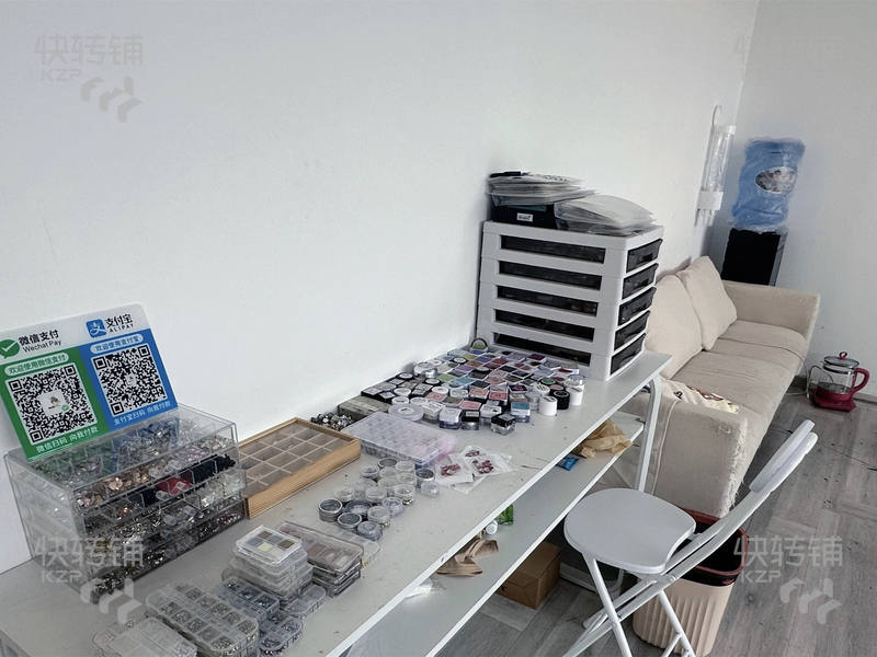 石排’利豐廣場‘對面美甲工作室轉讓【附近多個商場、公寓住宅等圍繞，位置好，客源3千，接手即可營業】