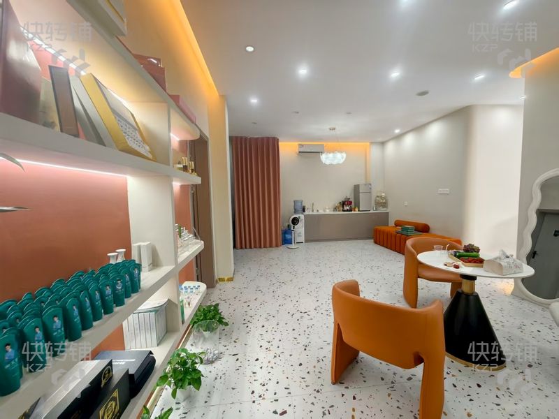 深圳市龍崗區平湖街道新木路美容院會所轉讓【緊挨著地鐵站，人口密集，附近商場，村子集中】