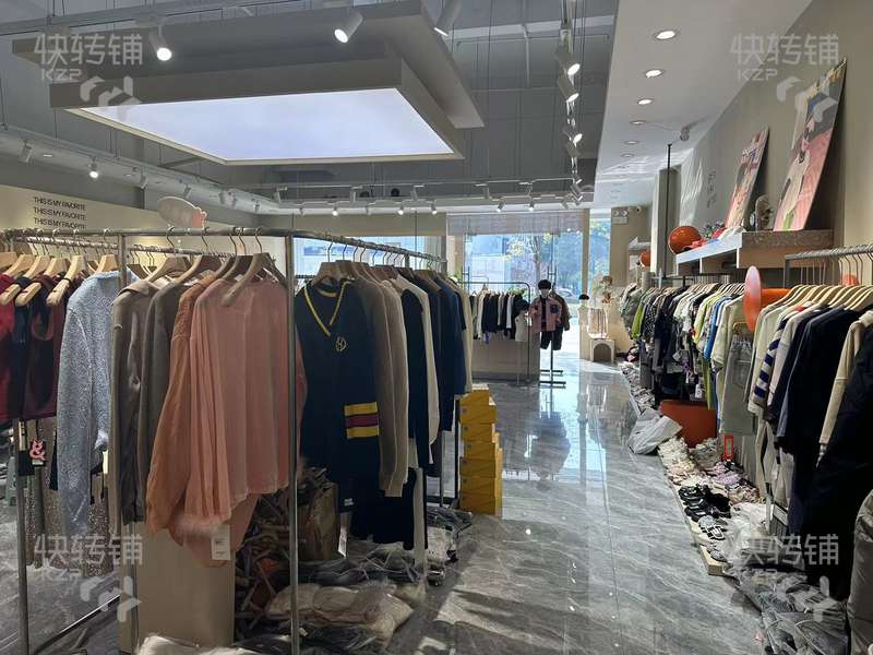 石碣光明路商業街服裝店轉讓【可空轉，靠近轉角處、周邊星巴克、商場、各大小區圍繞】