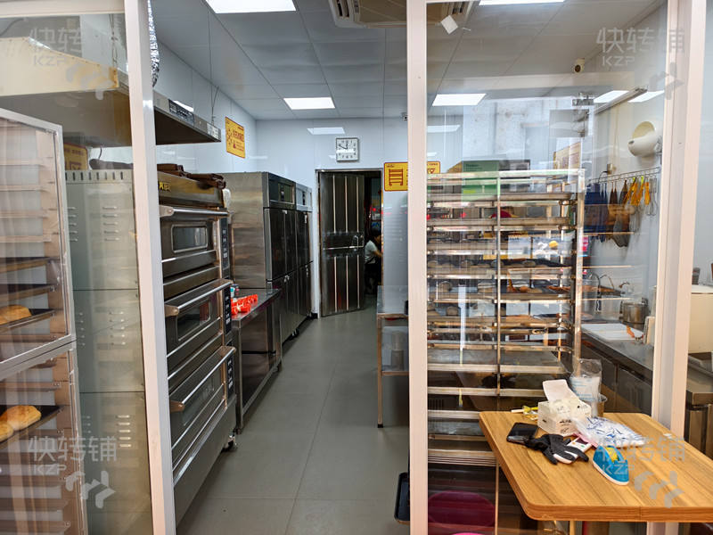 東坑文閣路整棟面包店轉讓【萬和百貨旁、四季廣場對面、這條街全是加盟連鎖店、空鋪適合任何行業】
