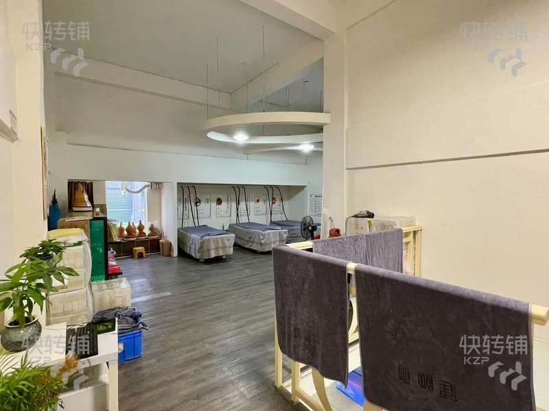 莞城萬科運河東1號小區‘生活館’轉讓【可空鋪轉、可經營各種教培、會所、美容養生等，無行業限制】