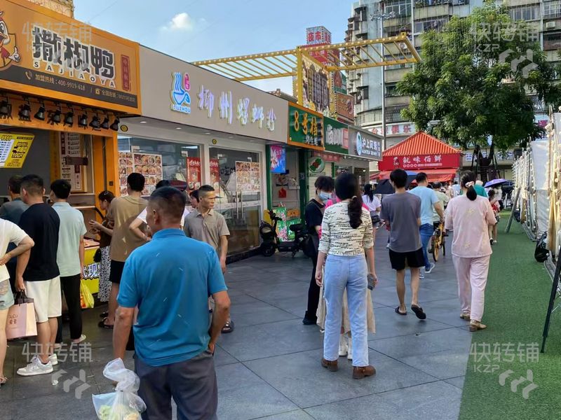 無轉(zhuǎn)讓費！！！石龍金沙灣購物廣場正門口小吃店轉(zhuǎn)讓【旁邊西湖綜合市場、小區(qū)樓盤多、屬于夜市街，人流量大】
