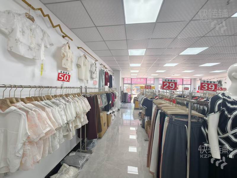 常平‘常馬路’服裝店（可空轉(zhuǎn)）轉(zhuǎn)讓【商業(yè)樓底商、對面銀行、周邊多個工廠、工業(yè)區(qū)、人流大】