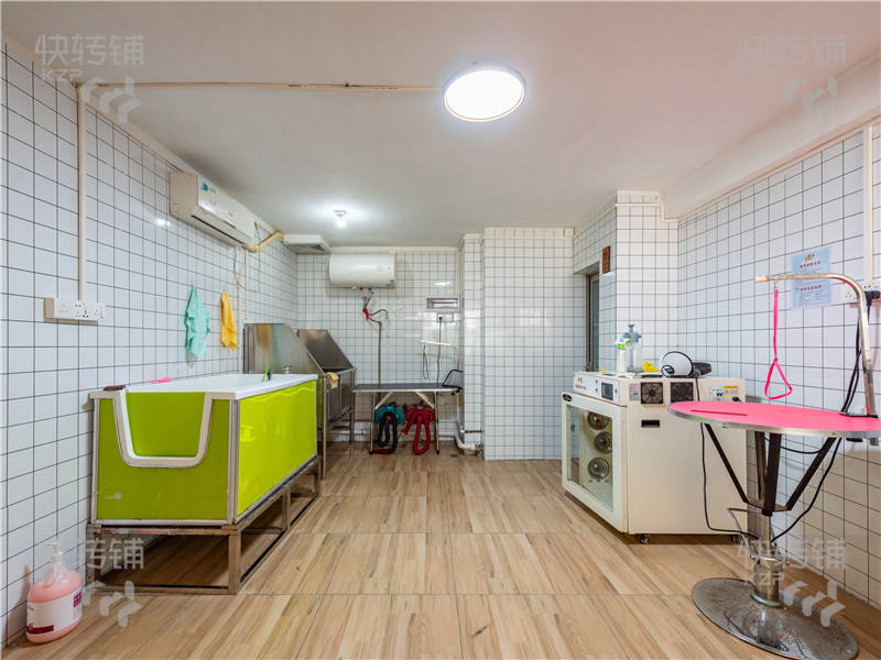 南城元美東路寵物店轉讓/可空轉【挨著小區門口處、前面匯一城、海德廣場、周邊小區辦公寫字樓多】無行業限制