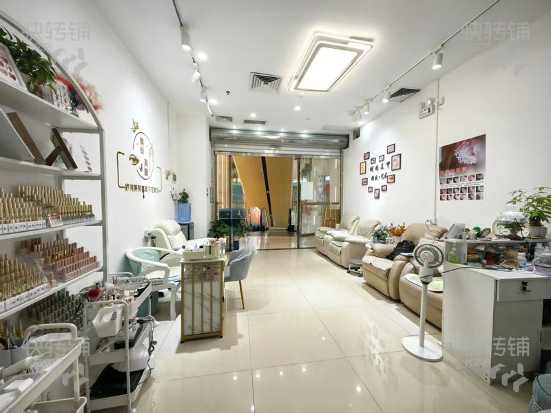 麻涌星河城市廣場‘美甲店’轉(zhuǎn)讓【經(jīng)營4年、微信客源890人+，旁邊嘉榮超市、商圈人氣旺】