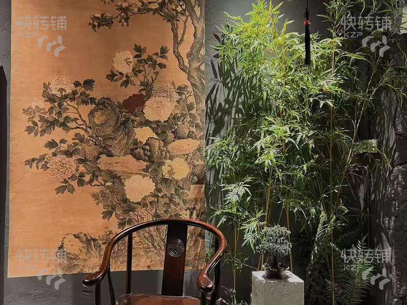 南城‘鴻福路’清吧轉(zhuǎn)讓【高端小區(qū)、寫字樓環(huán)繞、挨著國貿(mào)中心、匯一城、生意穩(wěn)定、精美裝修】可空鋪