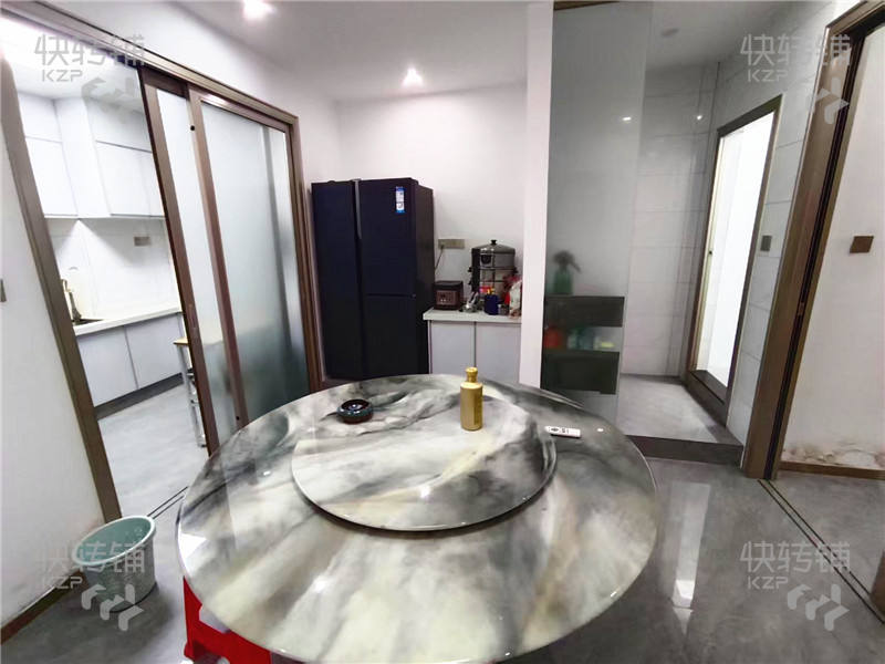 南城鴻福西路‘煙酒商行店’轉(zhuǎn)讓/可空轉(zhuǎn)【處地鐵口、近公交站臺、寫字樓、小區(qū)樓密集、交通便利停車方便】