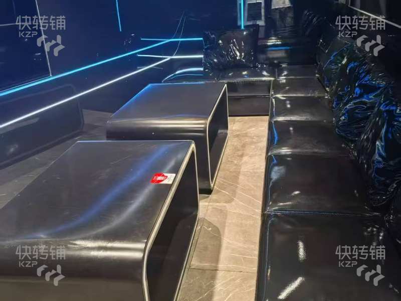 南城體育路‘汽車文化’潮流咖啡廳轉讓【網紅天臺+汽車+咖啡模式、客戶多、場地大、寫字樓、住宅區、商場多】