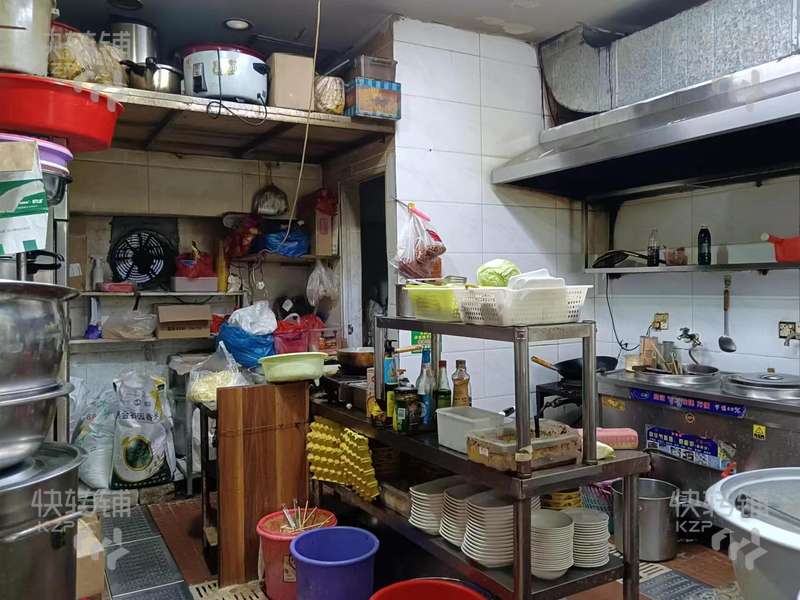 長安‘萬科旁’餐飲店轉讓【錦廈新村出入口，公寓住宅密集，人流量大，合適各種餐飲項目】