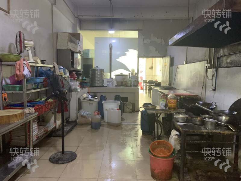 白云临街十字路口餐饮旺铺转让