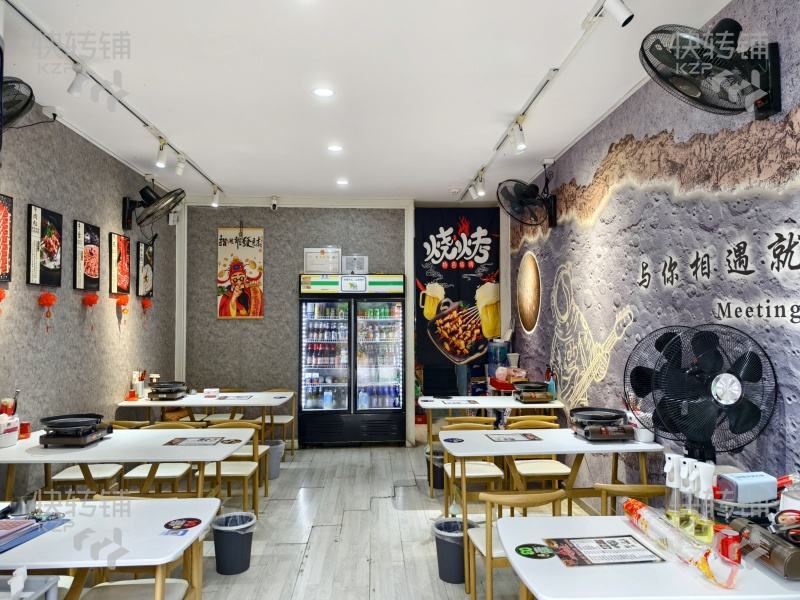 樟木頭中惠香樟綠洲‘烤肉店’轉(zhuǎn)讓【萬(wàn)人成熟小區(qū)底商、對(duì)面加州陽(yáng)光海岸花園、穩(wěn)定客源】