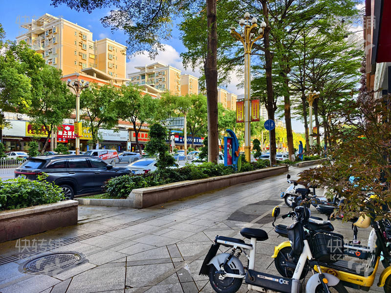 黄江环城路‘眼镜店’转让/可空转【旁边天虹商场、星光城、富人集中区、空铺适合行业多】