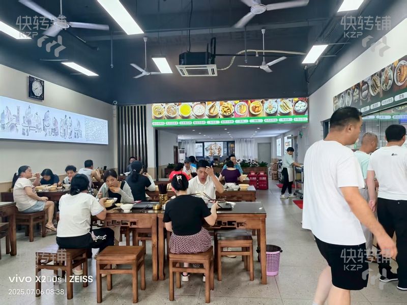 南城‘宏七路’餐廳轉讓【旁邊宏成國際家具城，對面恒大雅苑，人流量大，消費水平高】