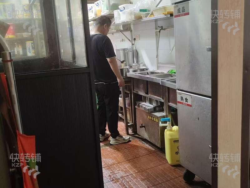 深圳寶安區(qū)松崗‘餐飲店’轉(zhuǎn)讓【周邊大型工業(yè)區(qū)，寫字樓，商場，公寓住宅樓環(huán)繞、消費娛樂一條街】