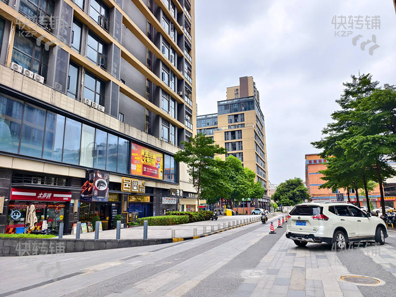 莞城‘天寶地鐵口’加盟便利店轉讓【高端寫字樓下、近地鐵口、平均3000-5000元/天、也可空轉】