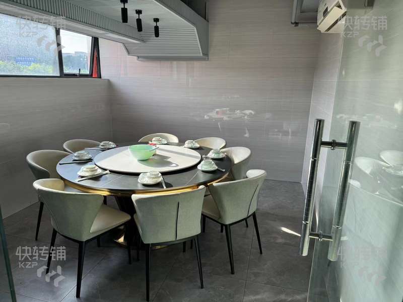 大朗巷尾花園‘湘菜館’轉讓【小區臨街路口大轉角位、周邊小區，公寓住宅，商場，寫字樓大廈環繞，門口停車場】