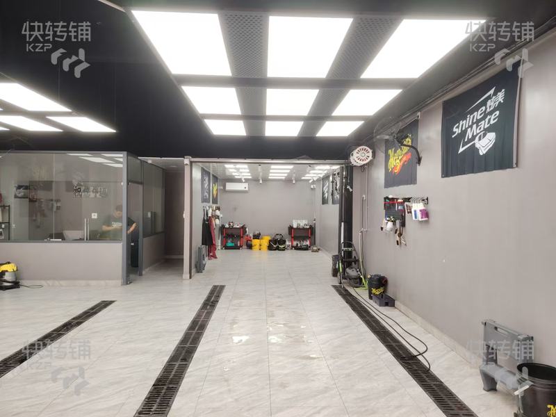 寮步‘碧桂園松湖瓏悅 ’汽車美容轉讓【周邊大型住宅小區圍繞，地下停車場出入口位置，門口充足停車位】