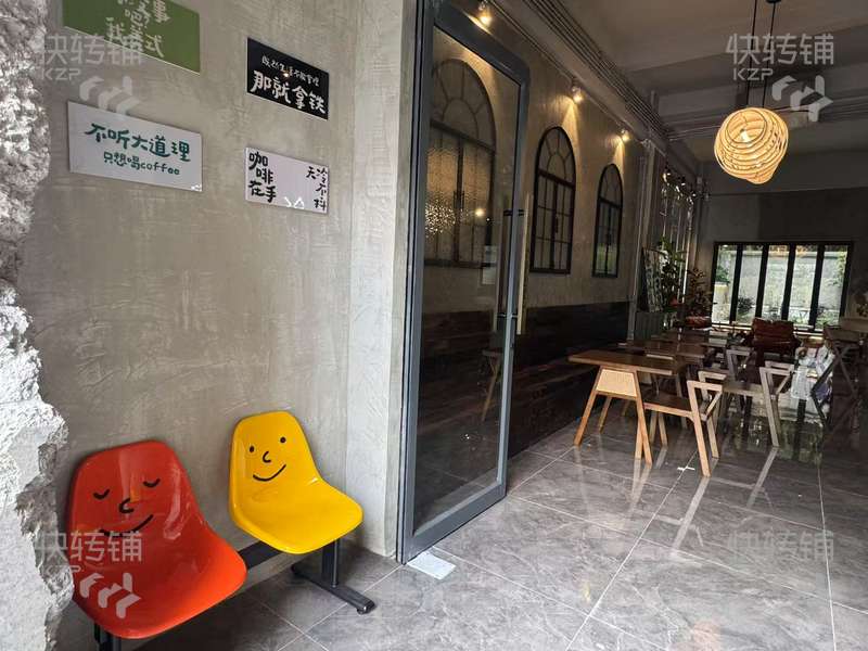 東城石井路工業風咖啡店轉讓【周圍都是大型住宅小區，旁邊有市場、寫字樓、酒店、幼兒園學校等，停車方便】可空轉