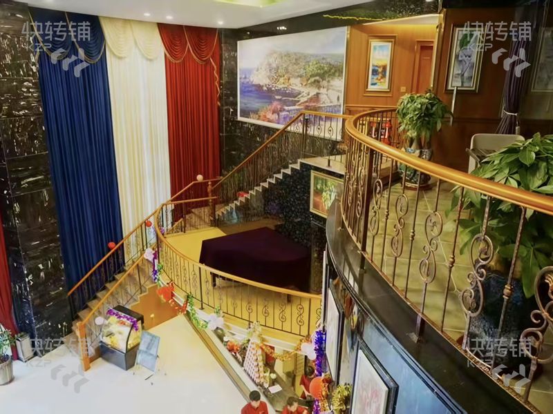 石排鎮埔心村蓮湖路碧水云天住宅小區西餐廳轉讓【路口轉角位置，獨棟商鋪，上下兩層，門口停車場，人口密集】