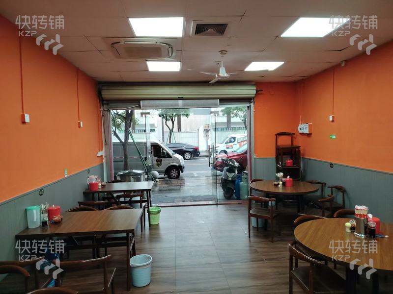 厚街’寮廈廣場‘餐飲店轉(zhuǎn)讓【對面學(xué)校、廣場、周邊工業(yè)區(qū)、住宅小區(qū)、萬達廣場】