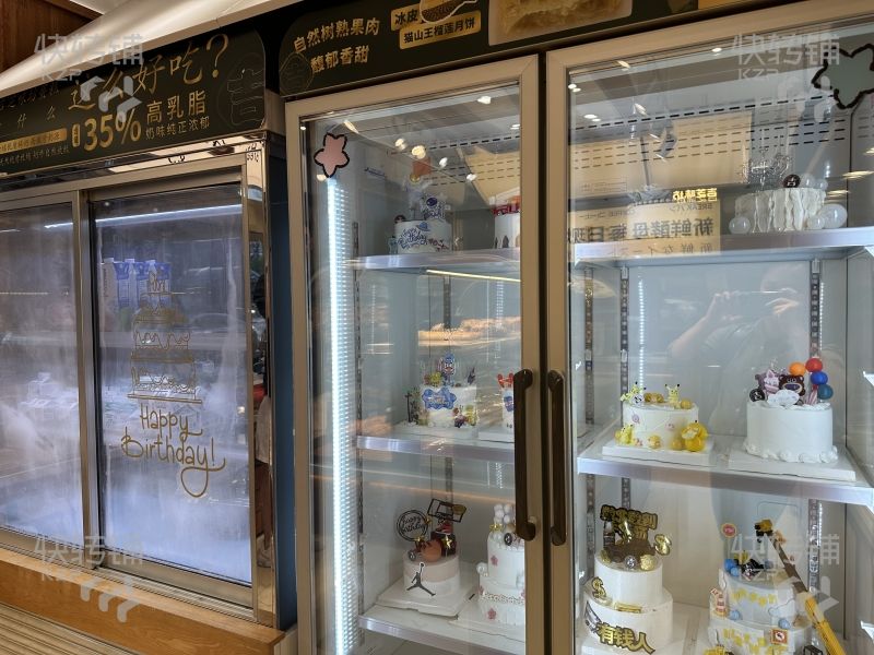 鳳崗藍山錦灣對面‘加盟烘焙店’轉讓，日營業額4000+，毛利率65%【對面大型小區、超市隔壁、人流大、競爭小】