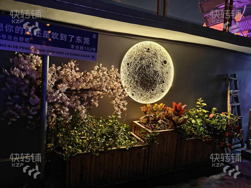 厚街厚街村主街露天天台餐吧转让【对面工业园区、附近住宅区、装修精美、总投100w＋】