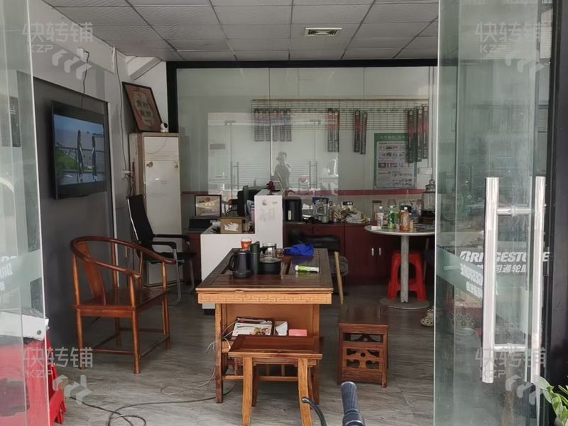 厚街吉祥路汽車輪胎店轉(zhuǎn)讓或者分租【21年老店、轉(zhuǎn)角位、3個門面、老客戶多，停車方便】