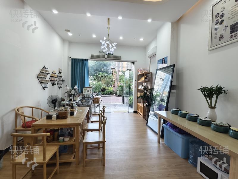 急轉，厚街萬達金街美容院轉讓【租金便宜，大型住宅小區(qū)圍繞，商圈自帶人流，推廣拓客很方便】