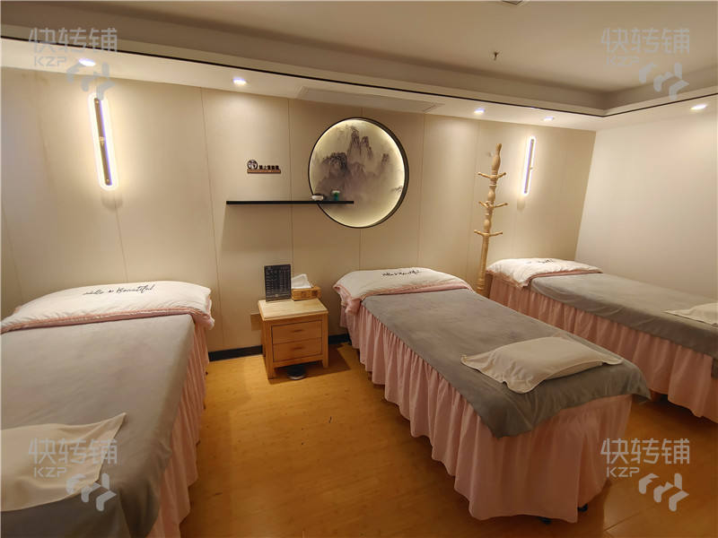 萬江‘華南摩爾附近’采耳養(yǎng)生館轉讓【御灣小區(qū)停車場入口、會員500-600、會員到店平均每天20多個、對面有網(wǎng)紅酒吧和電影院】