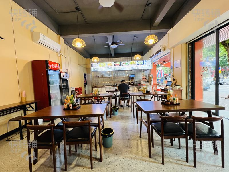 東城‘上三杞新村’快餐店轉讓【臨街鋪面、生意穩定、全新精裝修，可經營奶茶小吃、快餐】