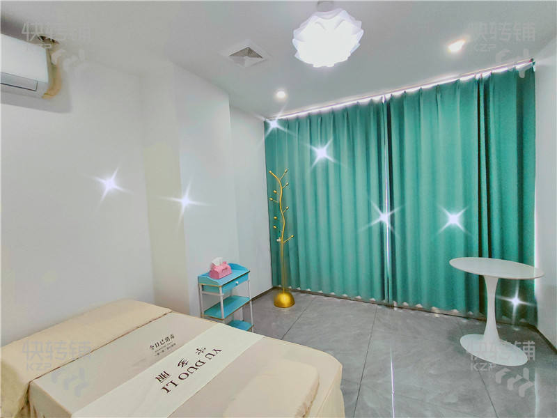 大嶺山振華路美容店轉讓【挨著十字路口、精裝修、周邊多個商場環繞、住宅、小區、學校密集】可空鋪